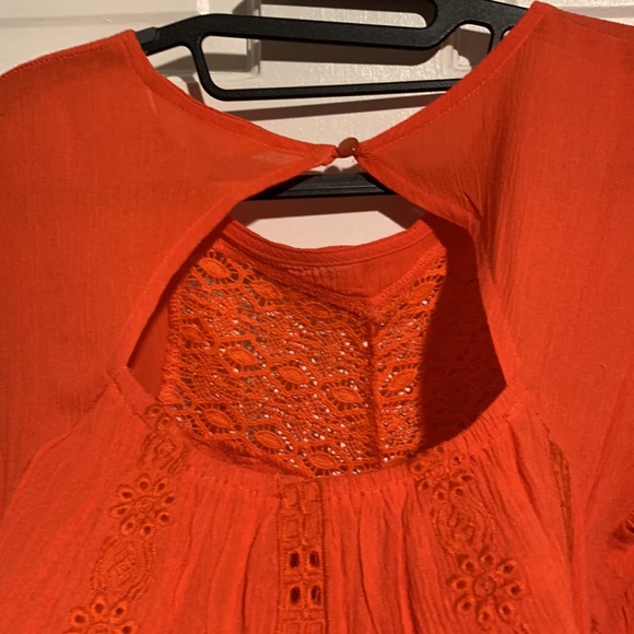 Adiva Orange Lace Keyhole Back Peasant Top - Picture 9 of 9